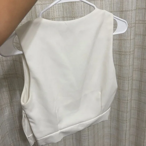 White v-neck crop top - Picture 3 of 3